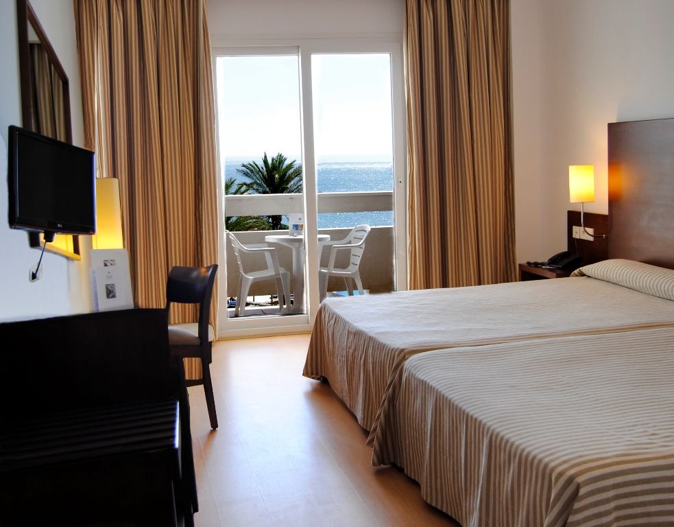 Hotel Garbi Costa Luz 4*